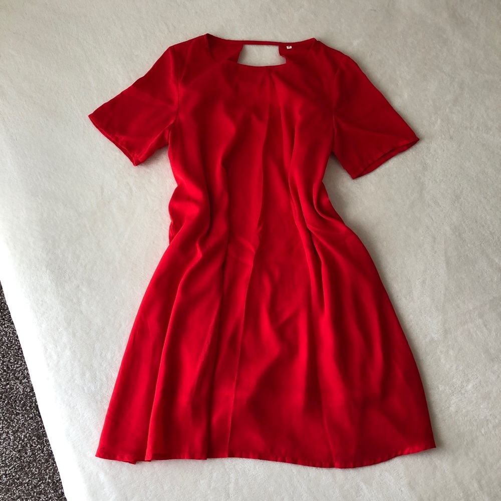 Flowy open-back red dress